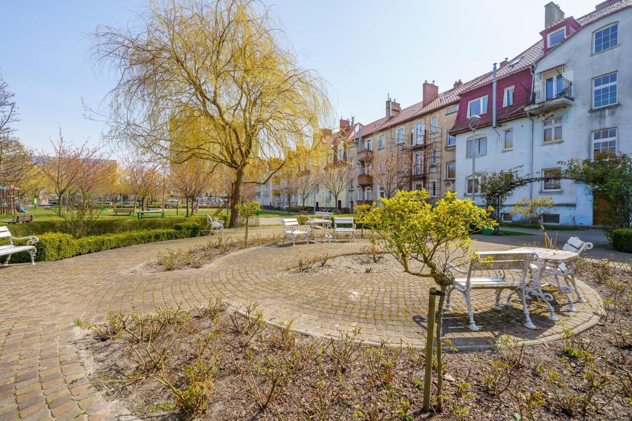 Klimatyczny Apartament Przy Bulwarze Optima Apartment Kolobrzeg Exterior photo