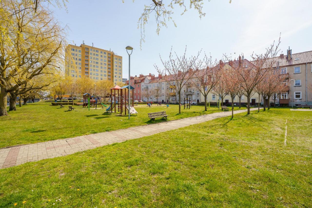 Klimatyczny Apartament Przy Bulwarze Optima Apartment Kolobrzeg Exterior photo